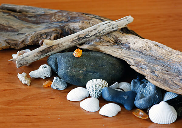 Strandgut Symbolbild für Urlaubszeiten