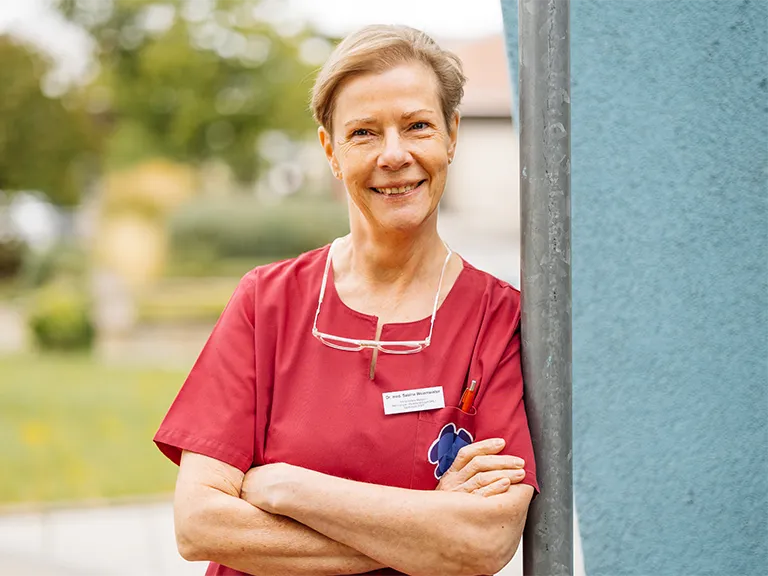 Portrait Frau Dr. Weinmeister draußen, Erfurt